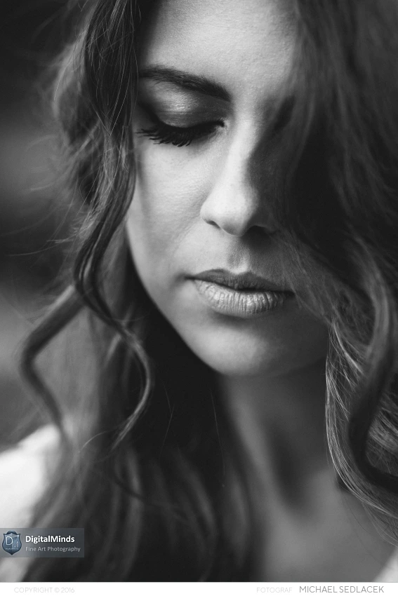 bbres-MnxQb3J0cmFpdHMvMjAxNi9JbnRvIHRoZS