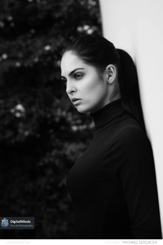 bbres-MnxQb3J0cmFpdHMvMjAxNy9TdHJpY3RseS