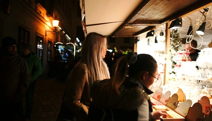 Adventmarkt am Spittelberg mit Jannica und Desiree