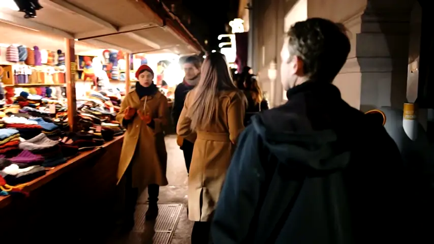 Adventmarkt am Spittelberg mit Jannica und Desiree