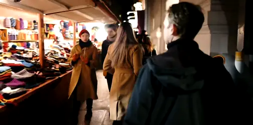 Adventmarkt am Spittelberg mit Jannica und Desiree