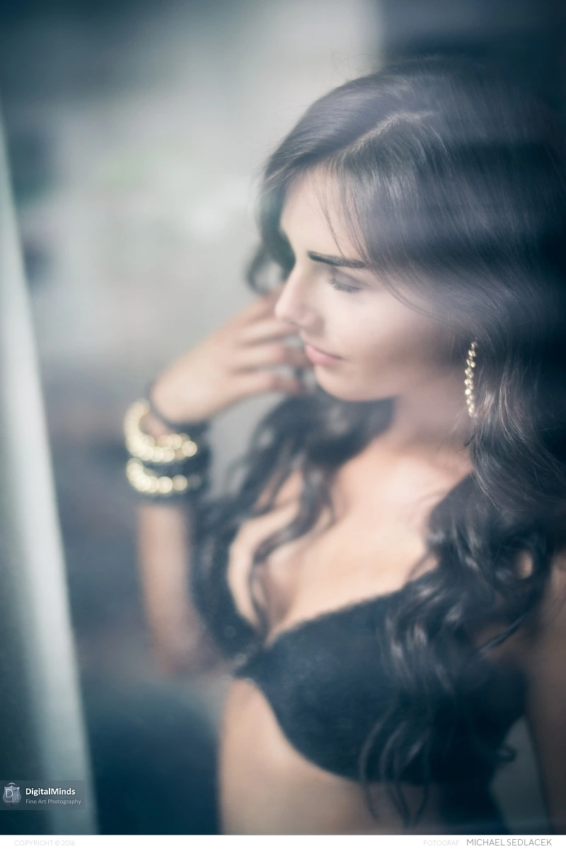 Home Alone with Viktoria 08515