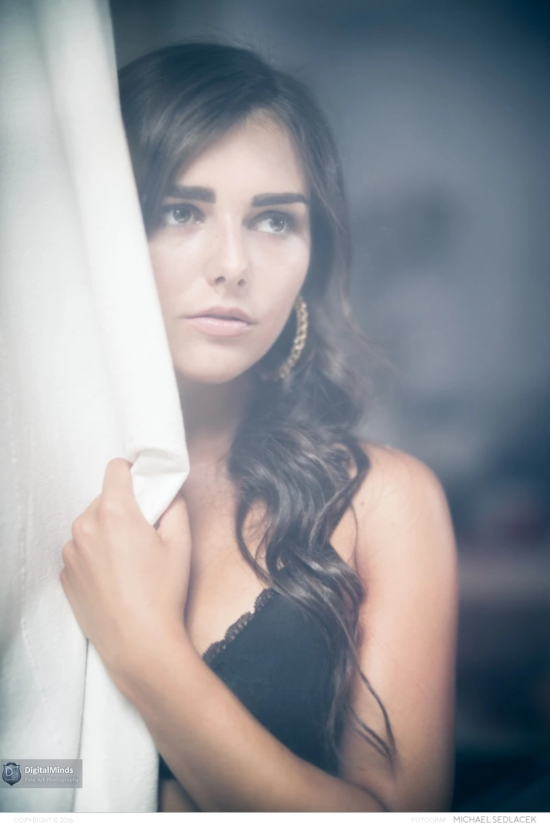 Home Alone with Viktoria 08524