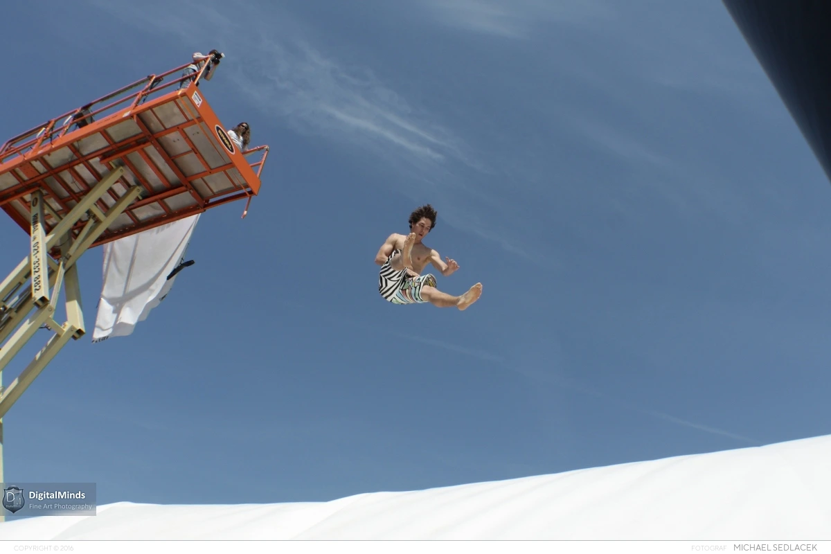 Jumping All Over The World 8804