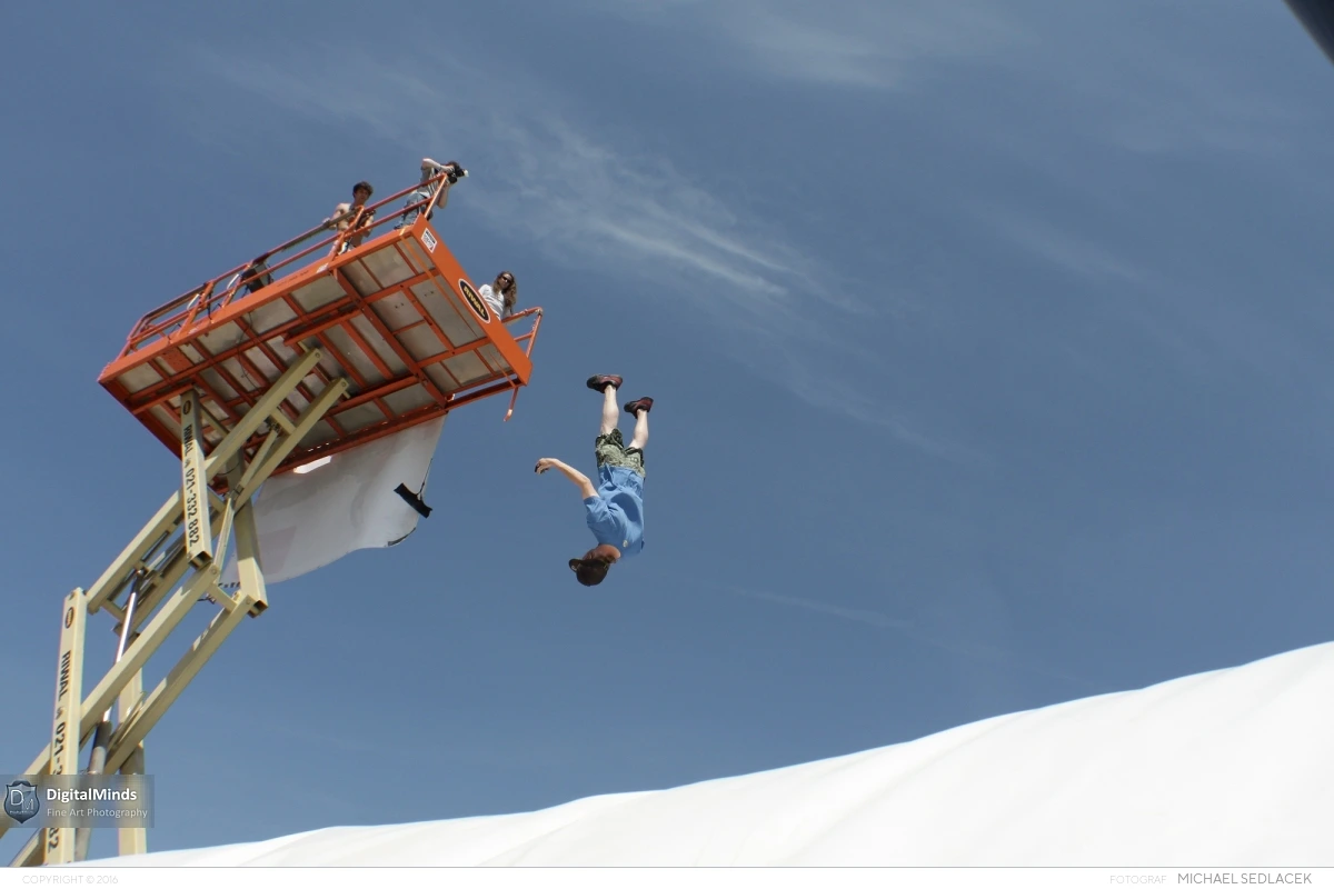 Jumping All Over The World 8801