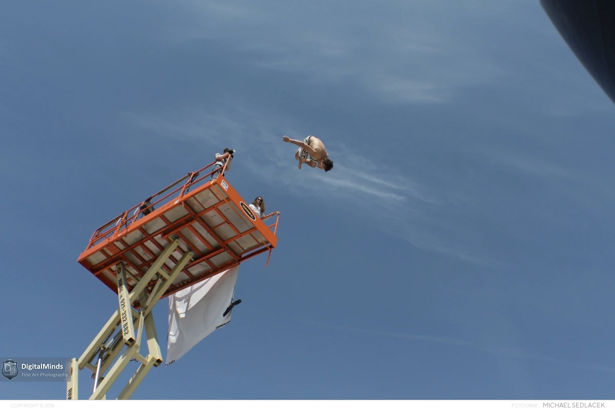 Jumping All Over The World 8802