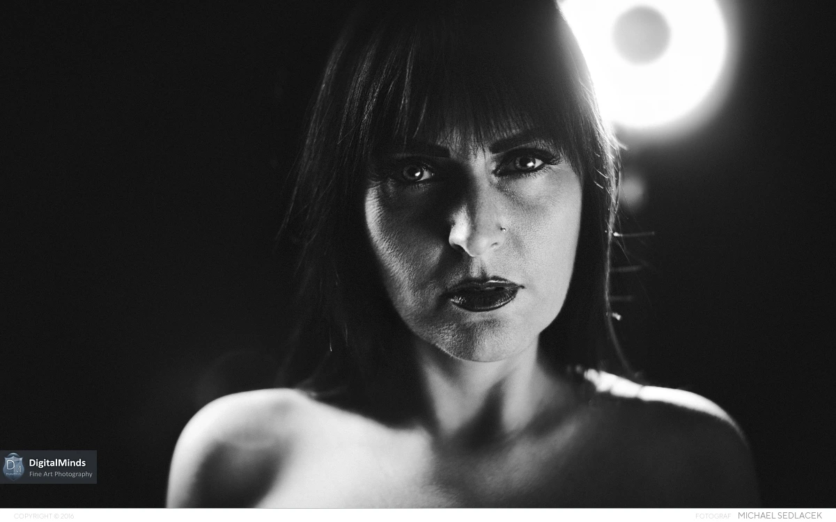 Into the Dark with Elisa 00184