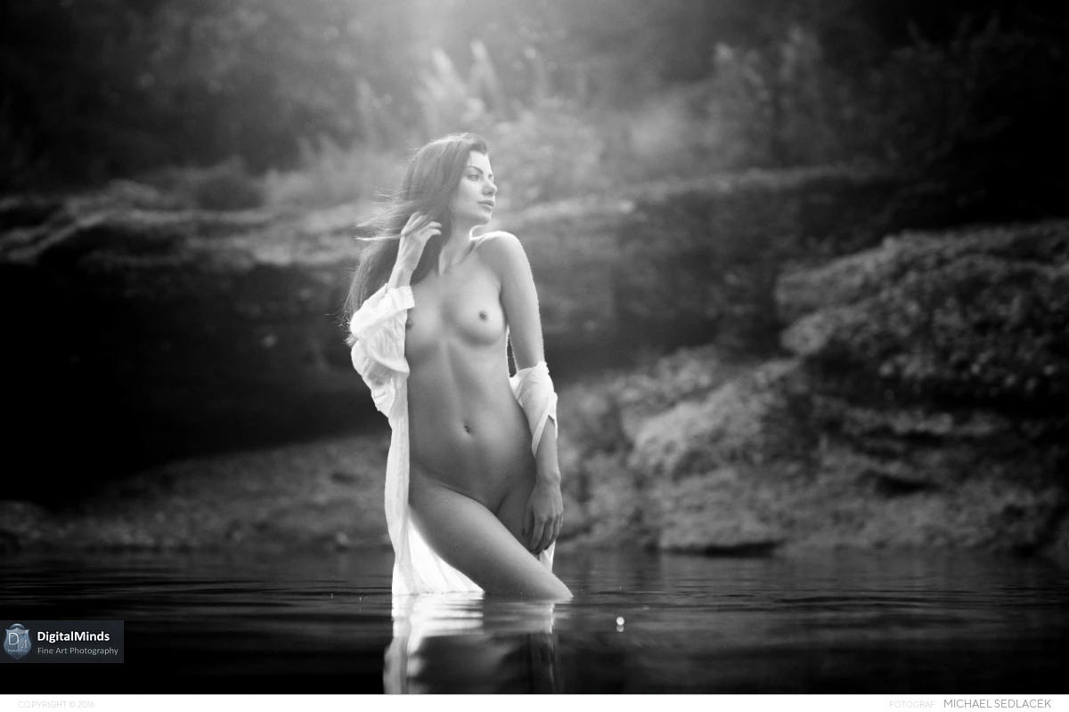 Sensual Touch with Lena 08902