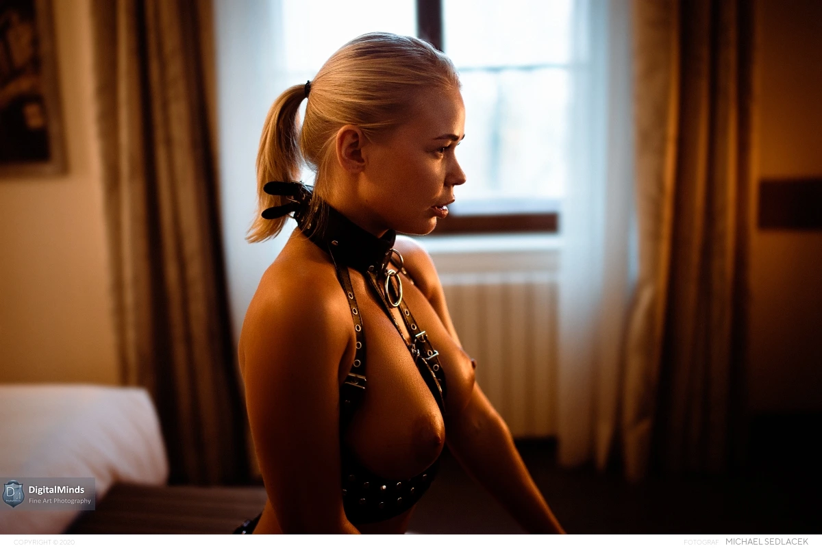 Home Alone with Darina Nikitina 02543