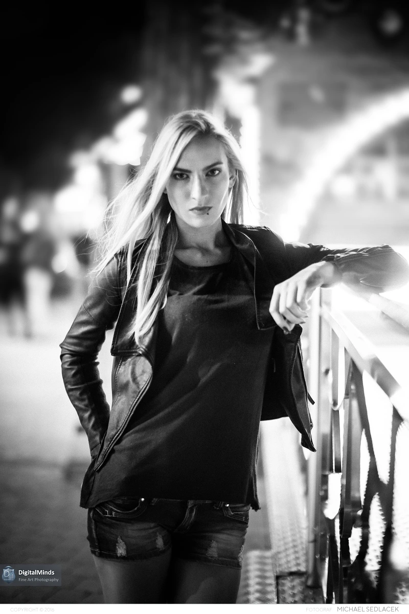 Manuela M 08215