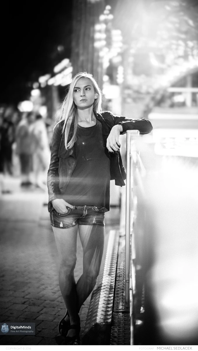 Manuela M 08218