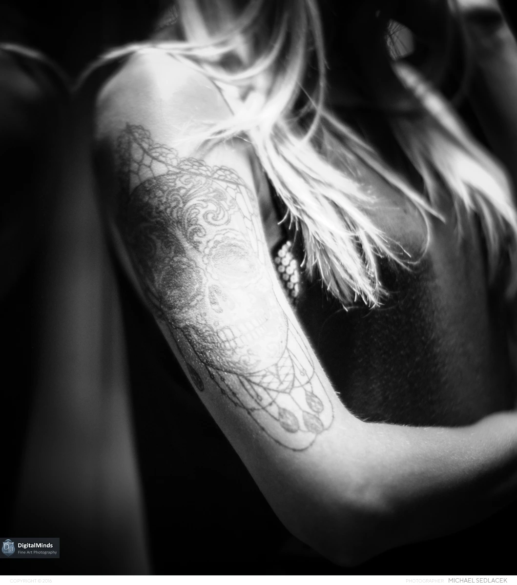 Manuela M 08233