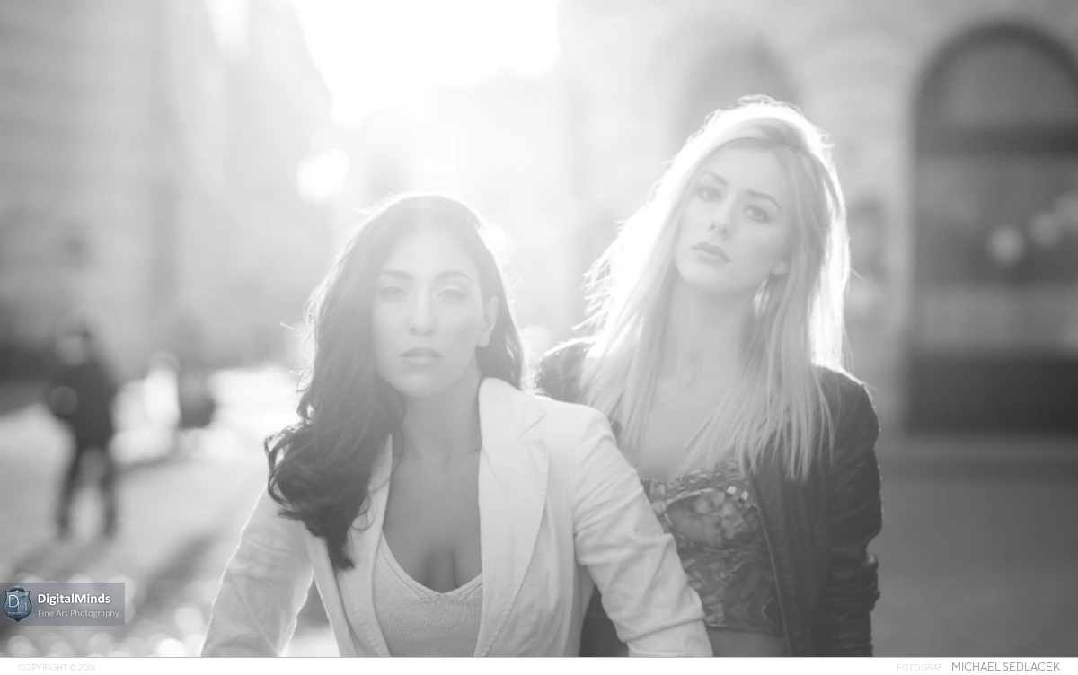 Sunny Summertimes with Anna Maria and Ivii 03902