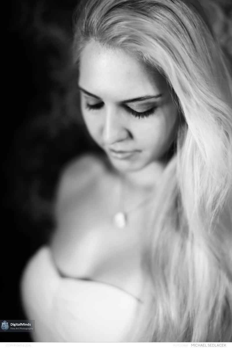 Strictly Black and White with Beatrice 01786