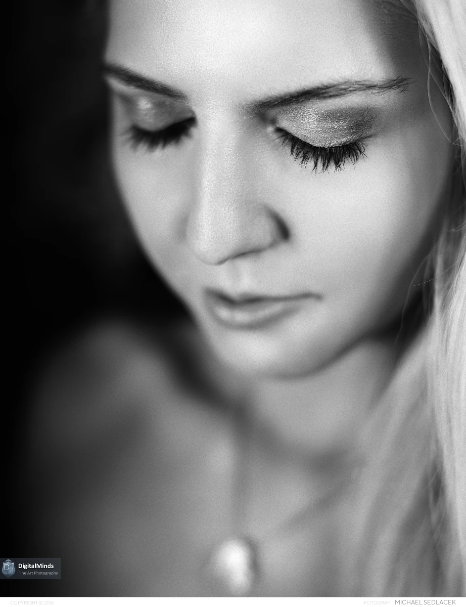 Strictly Black and White with Beatrice 01788