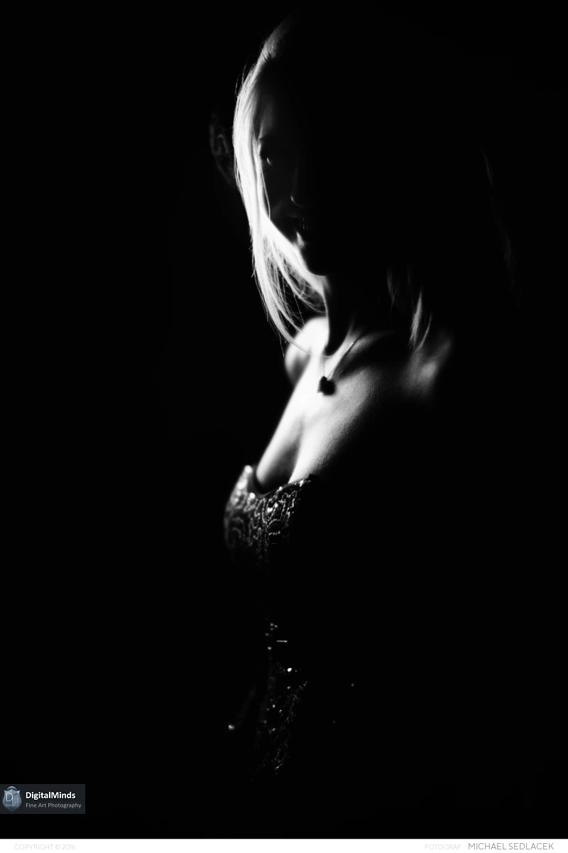 Strictly Black and White with Beatrice 01704