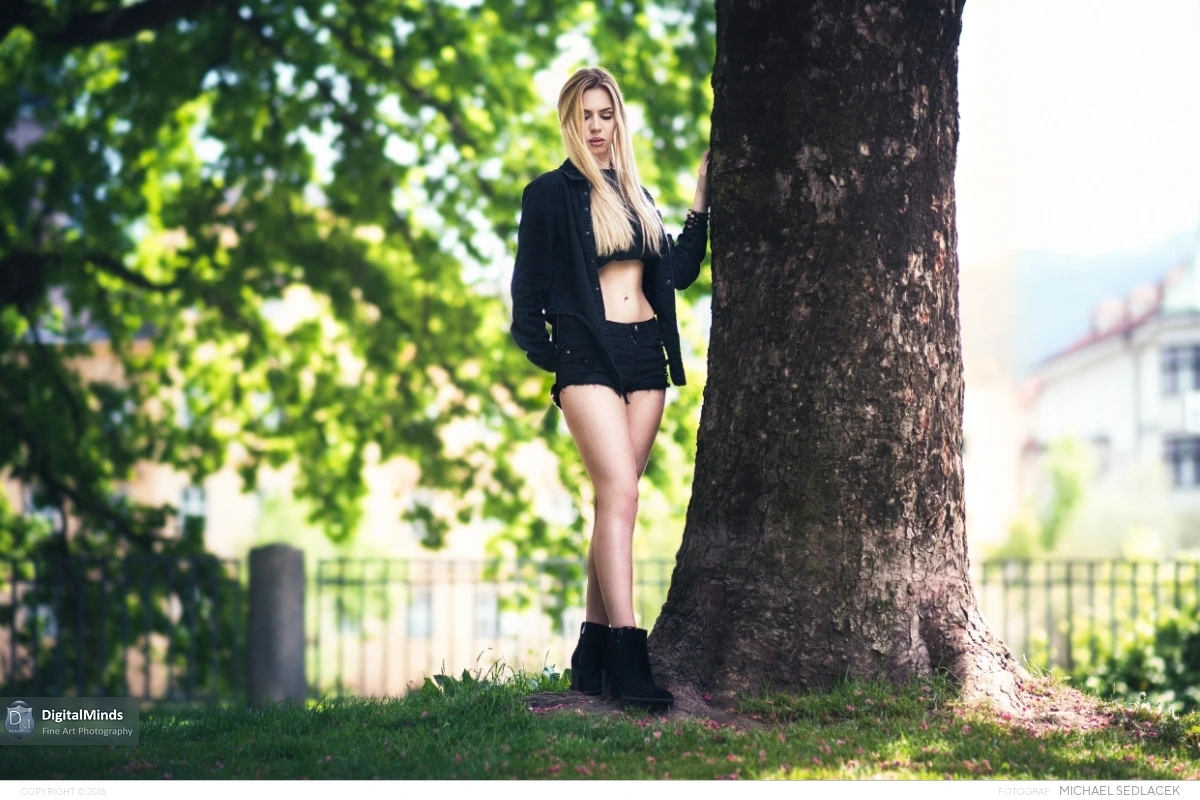 Summertime with Corinna 07770