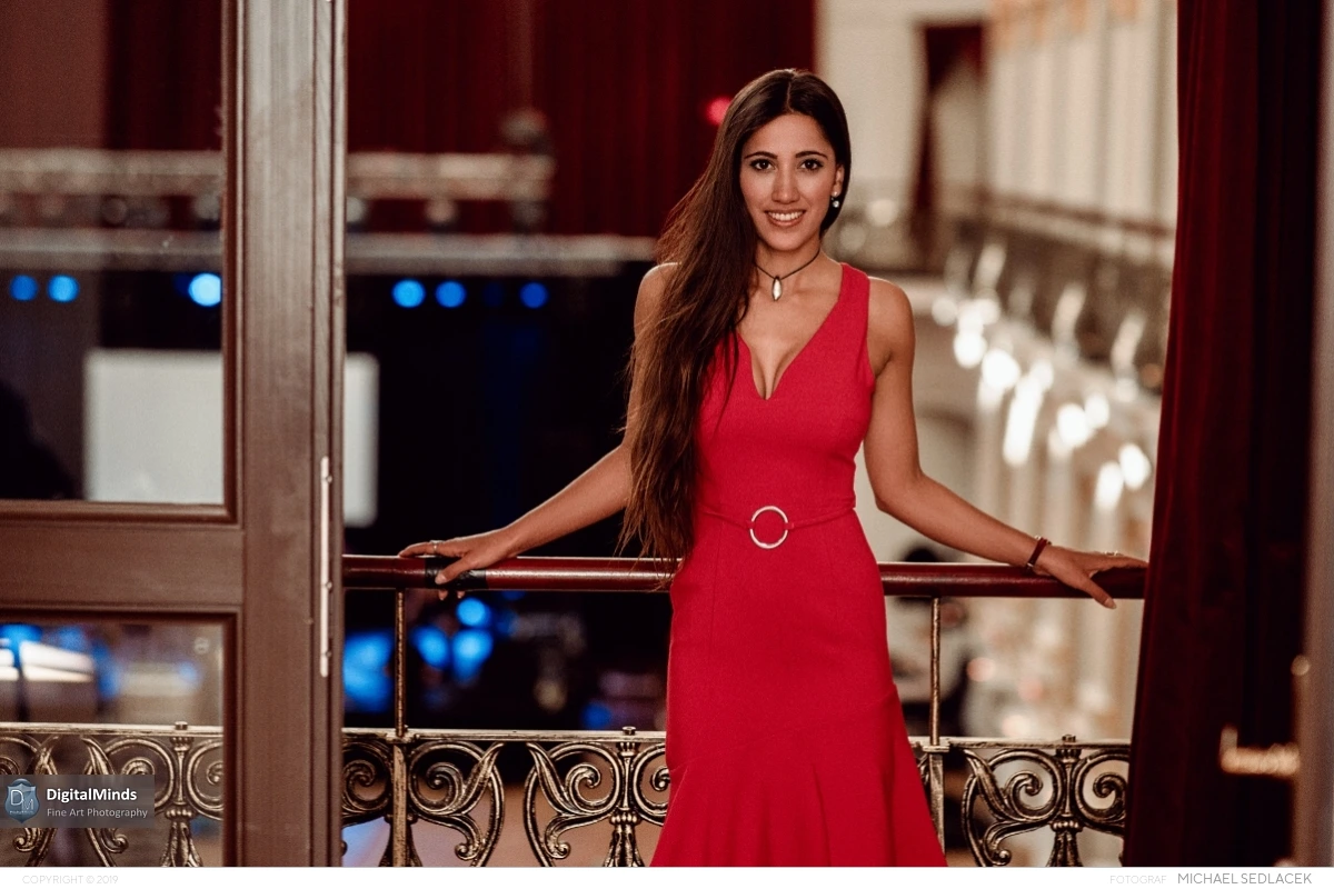 Lady in Red with Alyssandra 02