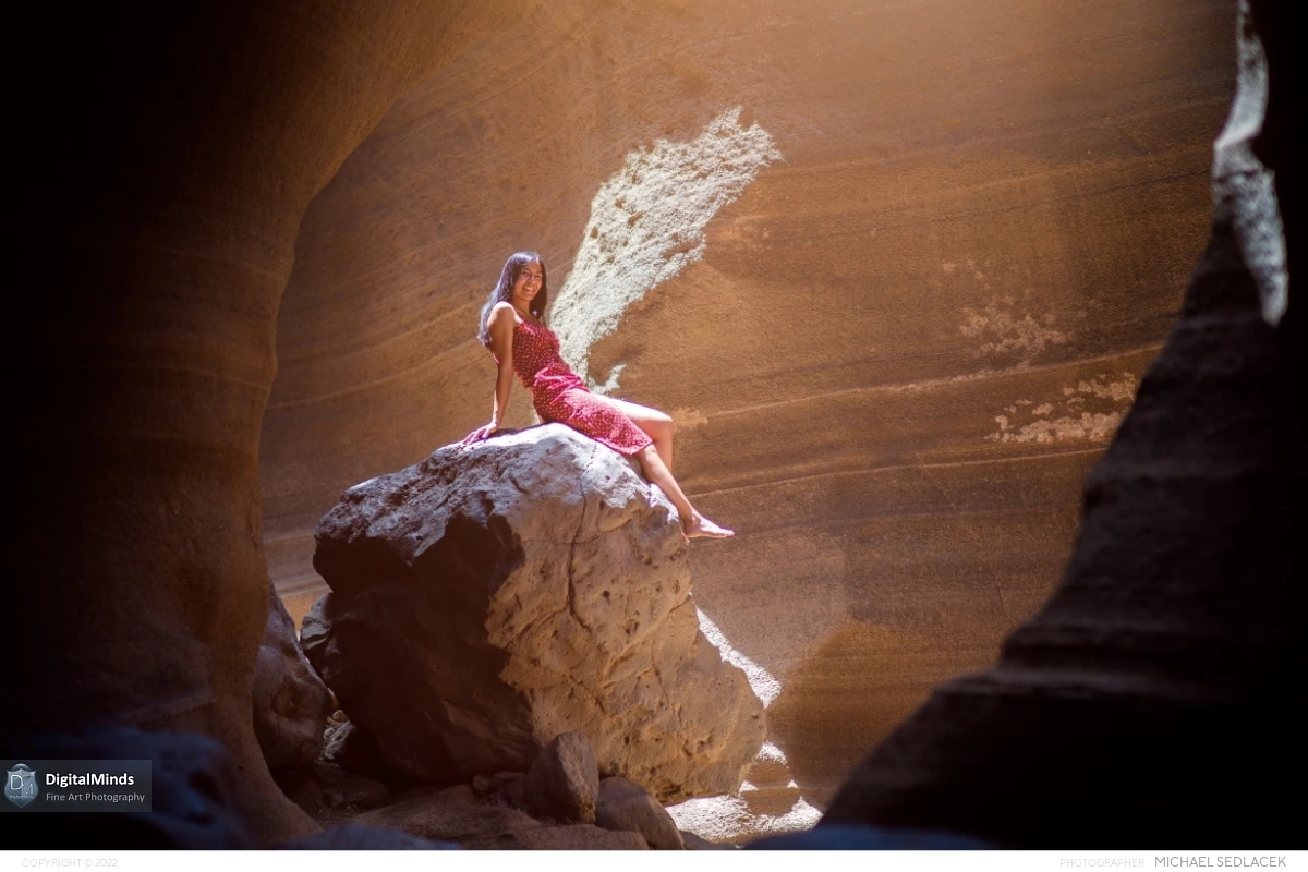 Lightfull Caves with Siani 05