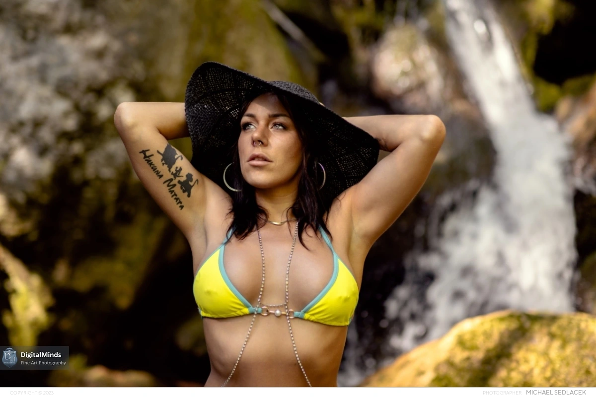 Into The Wild I with Desiree 07733
